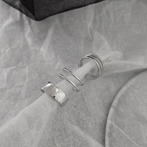 🔥NWT! 5 pieces round circle ear clip silver color - Picture 3 of 4